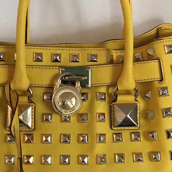 ๐ฅ๐ฅ MICHAEL KORS ๐ฅ๐ฅ.          PYRAMID HAMILTON STUD - Picture 3 of 7